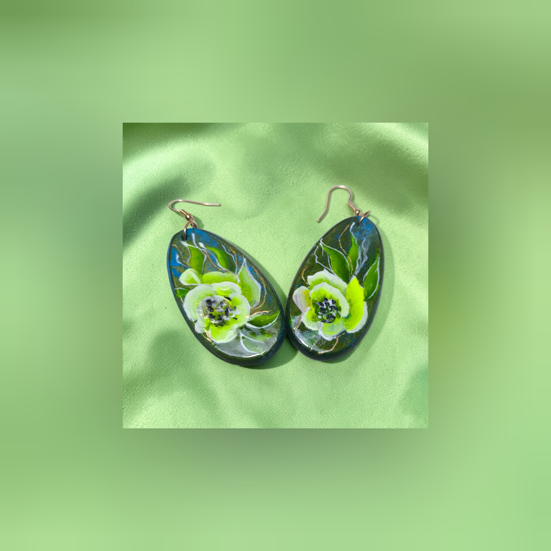 Käsinmaalatut korvakorut 12€